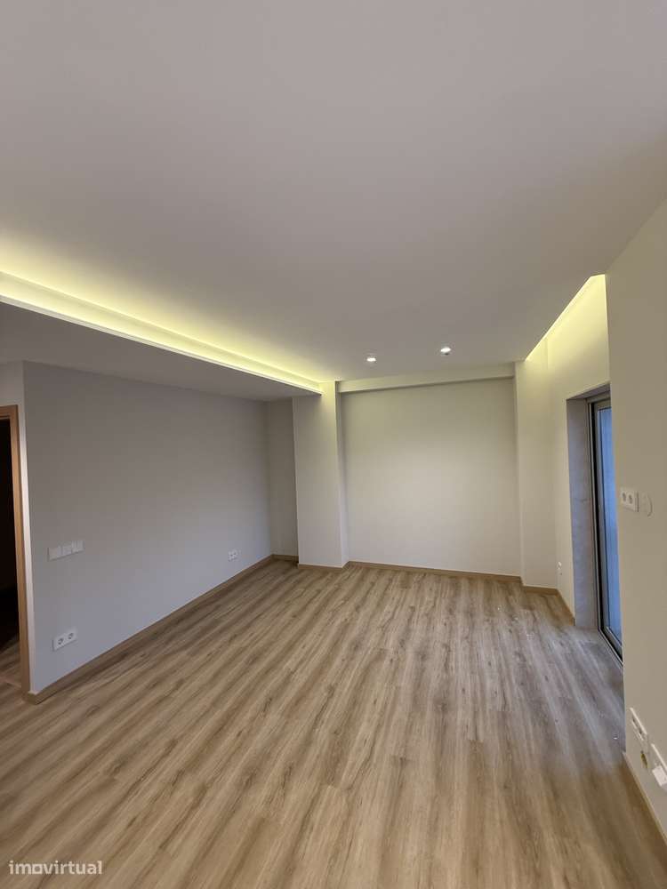 Apartamento para arrendar totalmente remodelado - Grande imagem: 2/23