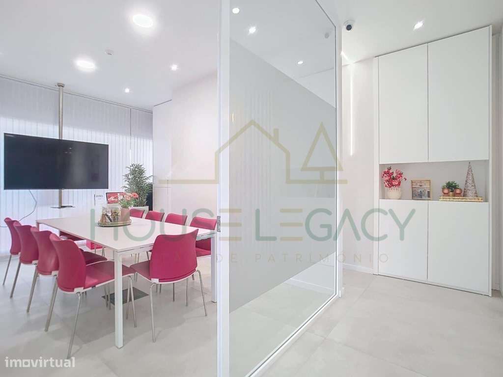 Loja versátil, luminosa e adaptável a várias atividades-8