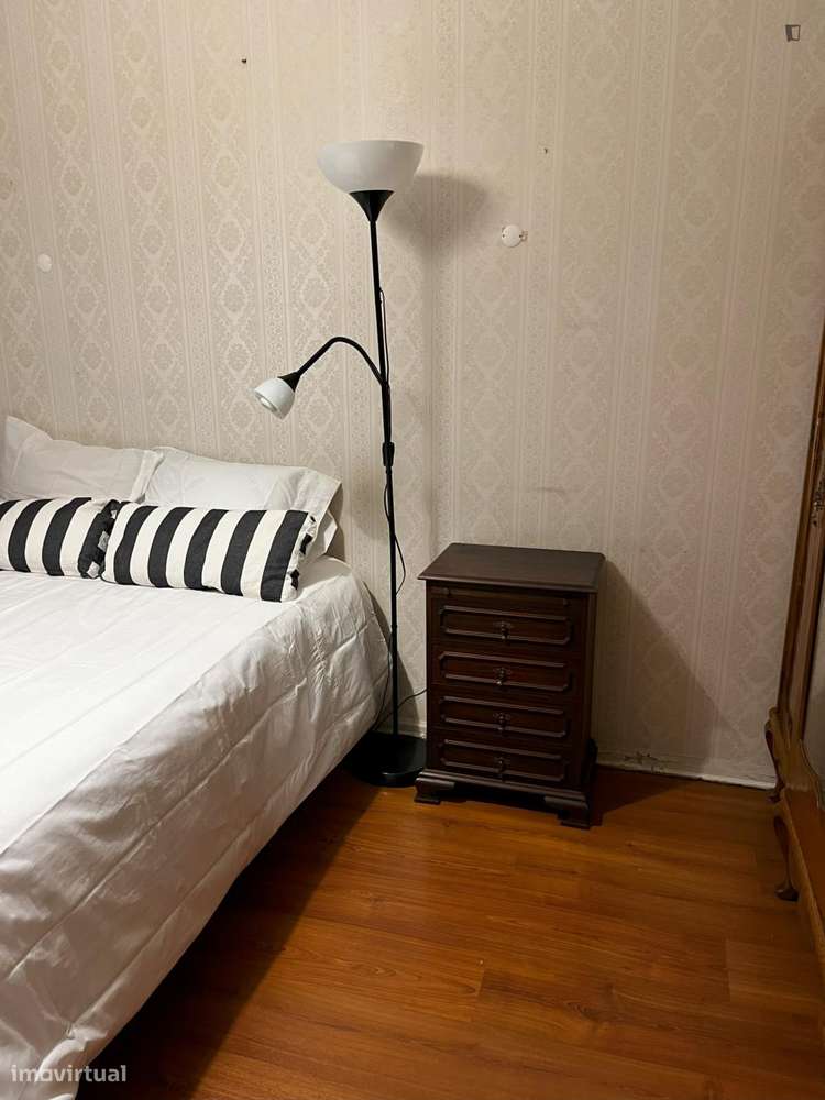 Quarto - localizado em Benfica Lisbon - Grande imagem: 2/10
