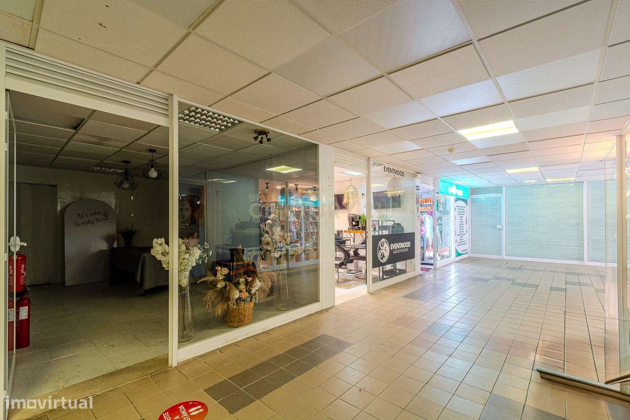 OPORTUNIDADE!!!  Duas Lojas Comerciais no Centro Comercial Borda d’Águ - Grande imagem: 5/17