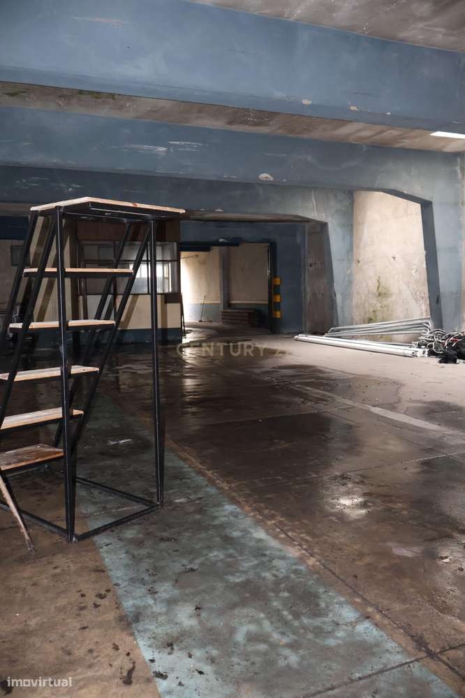 Prédio para remodelação total na Rua D. João IV - Porto-11