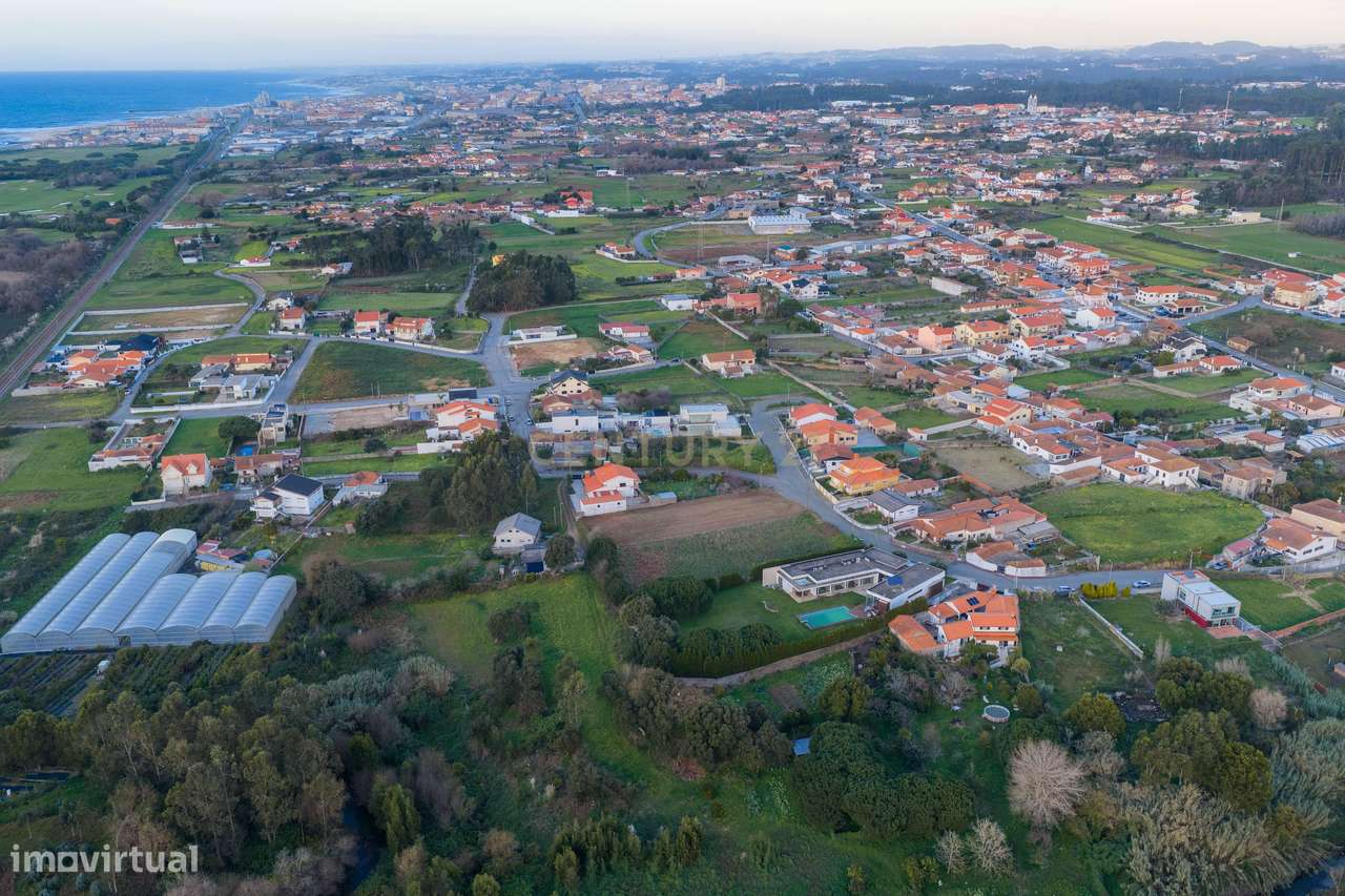 Terreno Urbanizável para moradia de 4 frentes em Paramos-Espinho-11