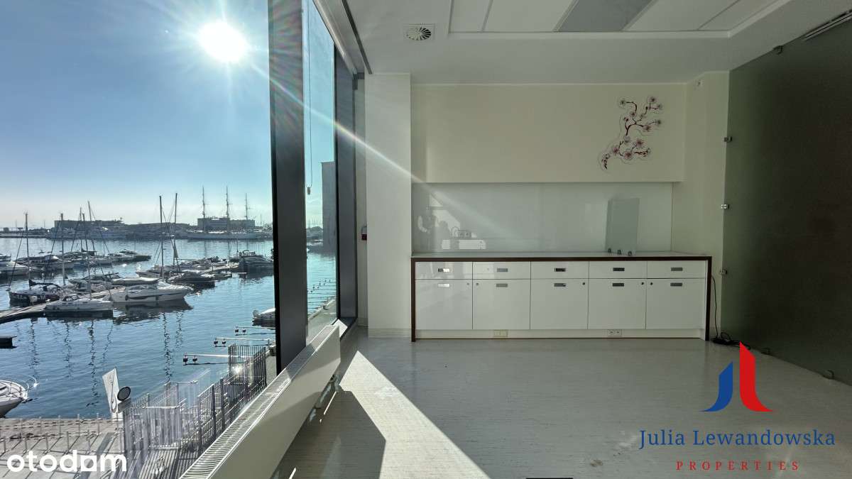 Prywatny gabinet medyczny z widokiem na marinę - Pełny obrazek: 4/19