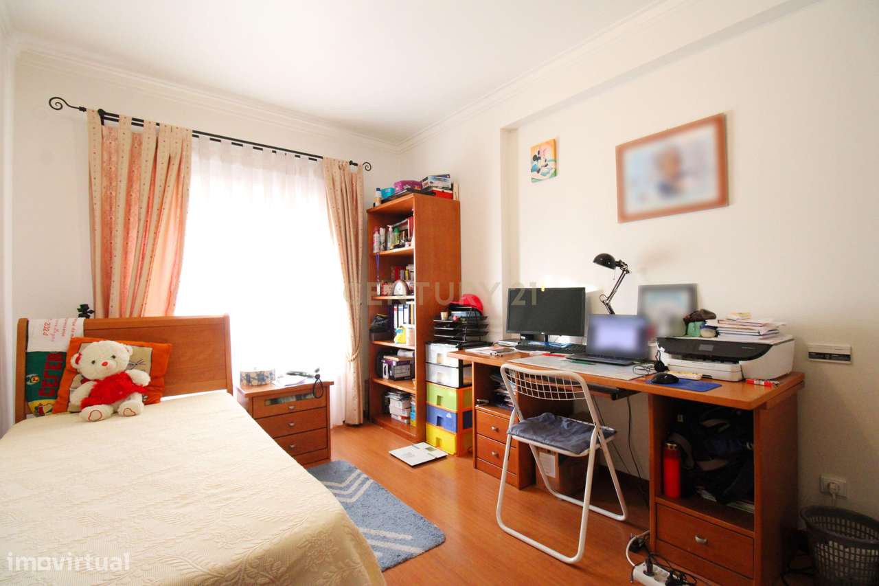 Apartamento T3 em  Santa Marta Do Pinhal com Parqueamento e Arrecadaçã-13