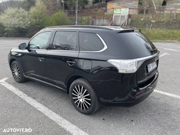 Mitsubishi Outlander 2.0 4WD Plug-In Hybrid - 3