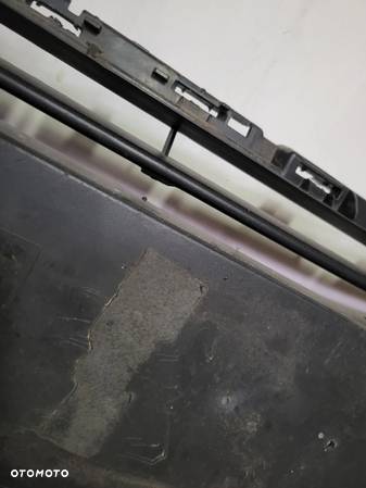 Grill atrapa zderzaka przedniego Peugeot 208 Lift - 7
