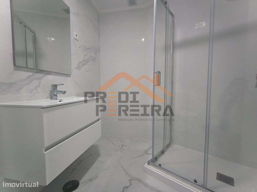 Situado em Odivelas, T3 remodelado.-2