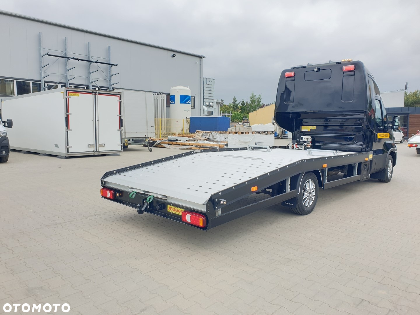 Iveco Daily 210KM BlackLine Tachograf Automat ACC FullLed pomoc drogowa 3.0 210KM  kabina sypialna webasto pneumatyka max - 13