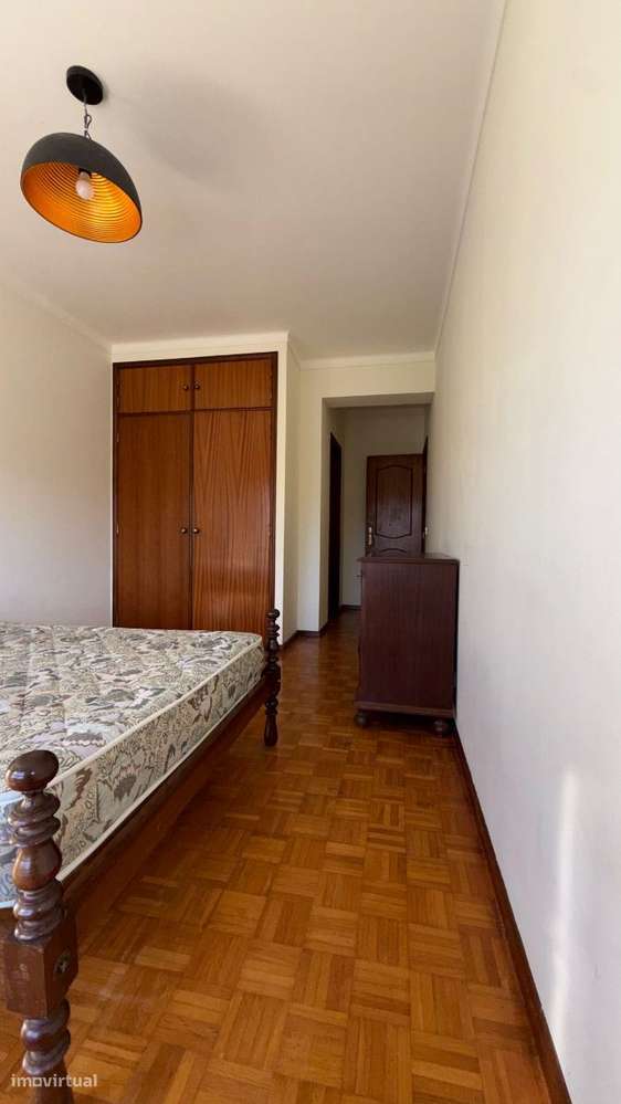 Apartamento T2 com 2 casas de banho e varanda. Junto a hipermercado...-15
