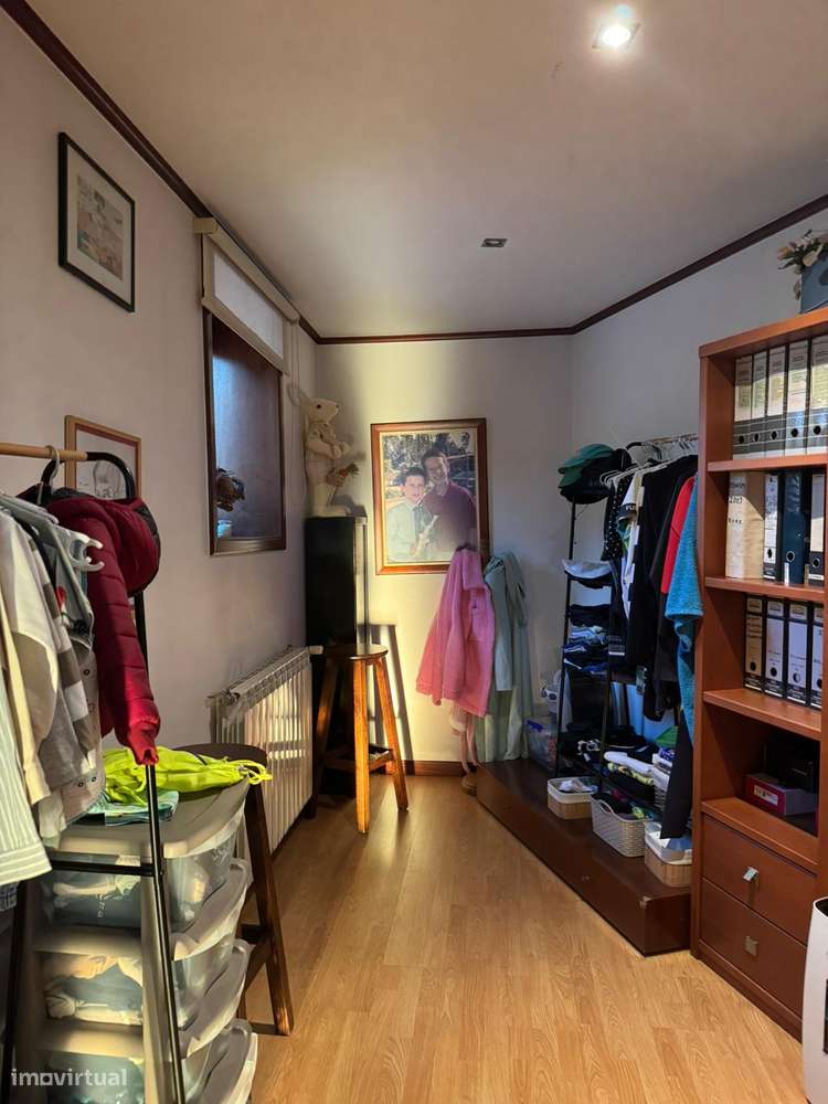 Moradia térrea T4 em pedra com 386m2 e terreno com 6.000m2, anexos.-33