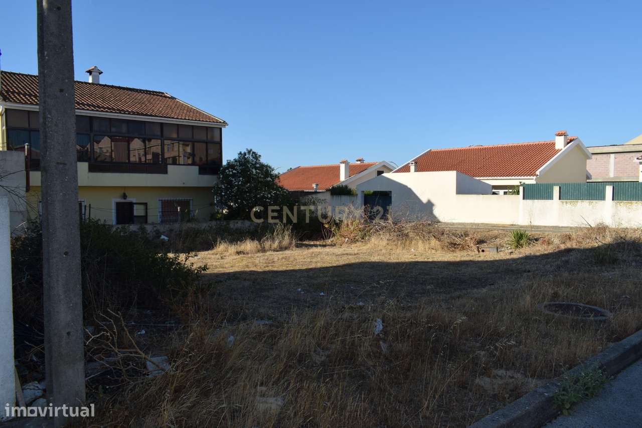 Terreno Urbano de 318 m² em Palmela: Viabilidade para Moradia de 210 m-3