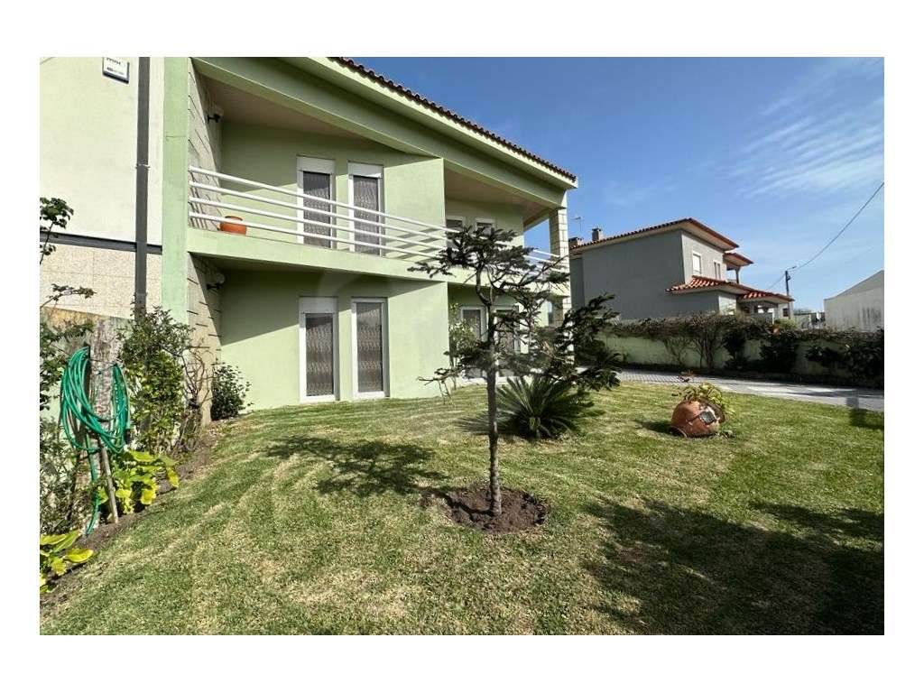 Moradia T5 no centro da cidade em Póvoa de Varzim - Grande imagem: 2/48