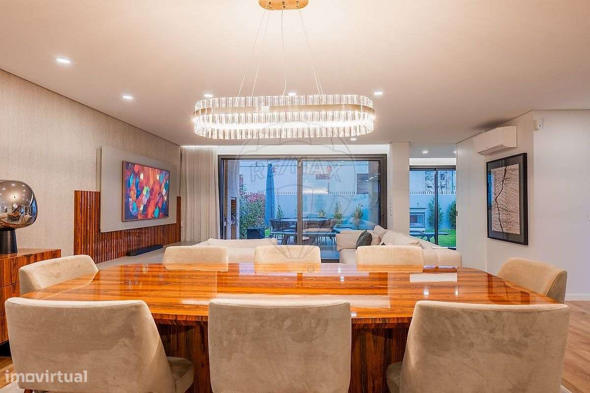 Moradia de Luxo T3+1 com Piscina Aquecida -300m da Praia em Matosinhos-0