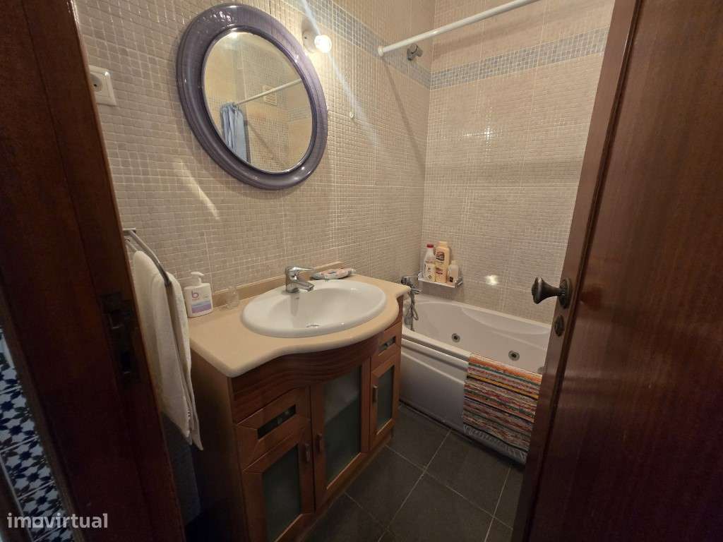 Simpático Apartamento T3, em prédio com elevador, no centro de Tavira-12