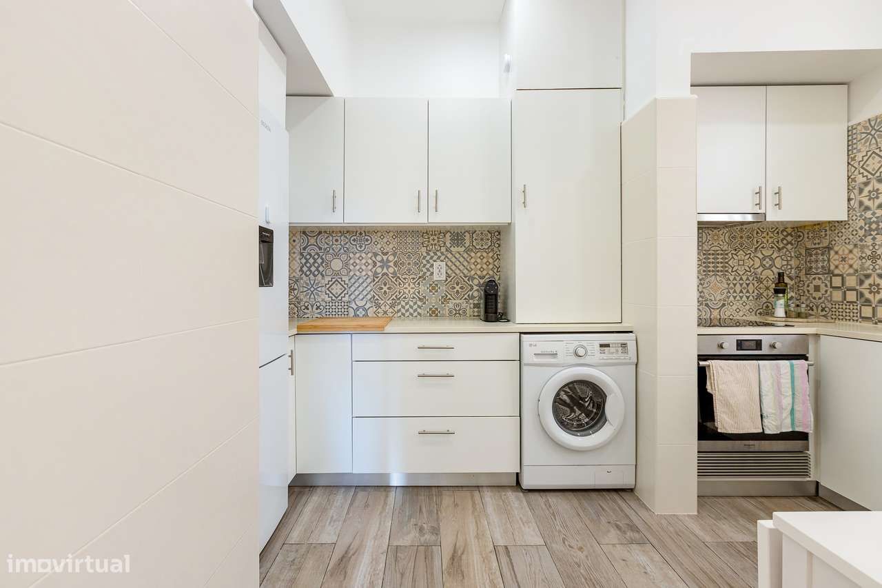 Apartamento T3 com vista desafogada entre Santa Catarina e Chiado-20