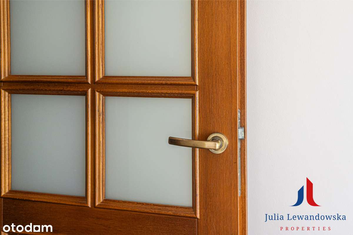 Rodzinne mieszkanie z dużym zielonym ogrodem-12