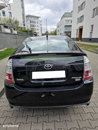 Toyota Prius (Hybrid) - 22