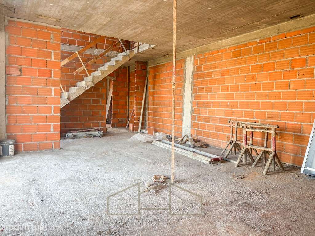 Moradia T4 em Fernão Ferro-11