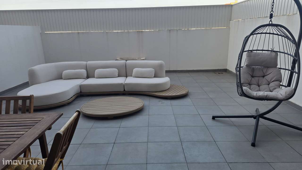 T3, c/terraço, amplo e soalheiro a 2 min. centro M.Grande-27