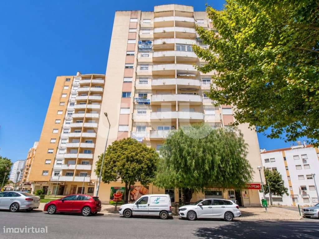 Apartamento T3, com lugar de estacionamento, no Carregado!-20