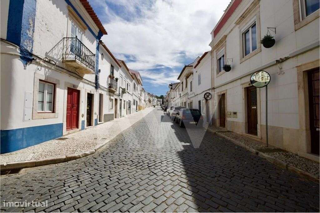 Moradia no centro de Estremoz com terraço e logradouro. Excelente opor - Grande imagem: 3/50