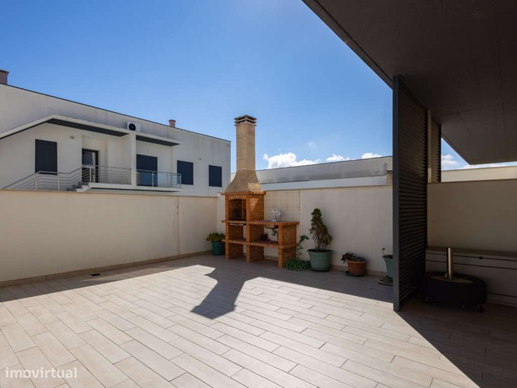 Apartamento T2!Terraço! Garagem!-18