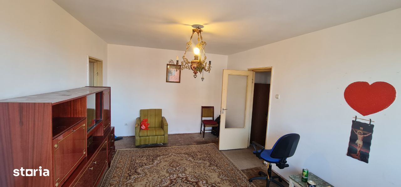 Vand apartament cf.1, de 2 camere,semidecomandate,situat la Cedonia