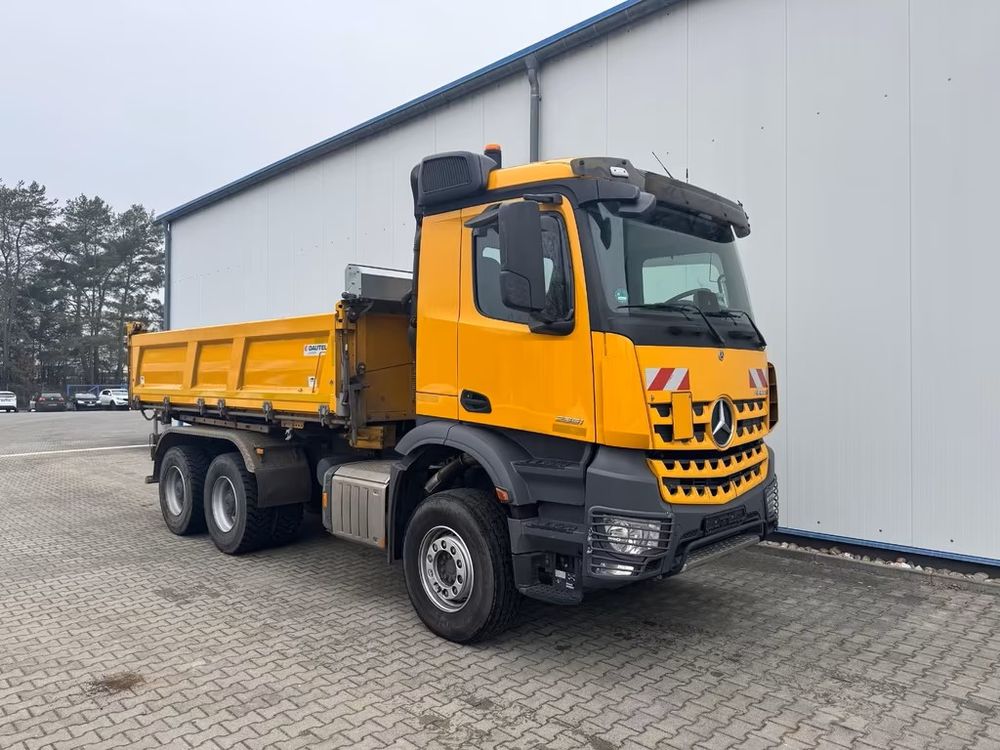 Mercedes-Benz Arocs 2022
