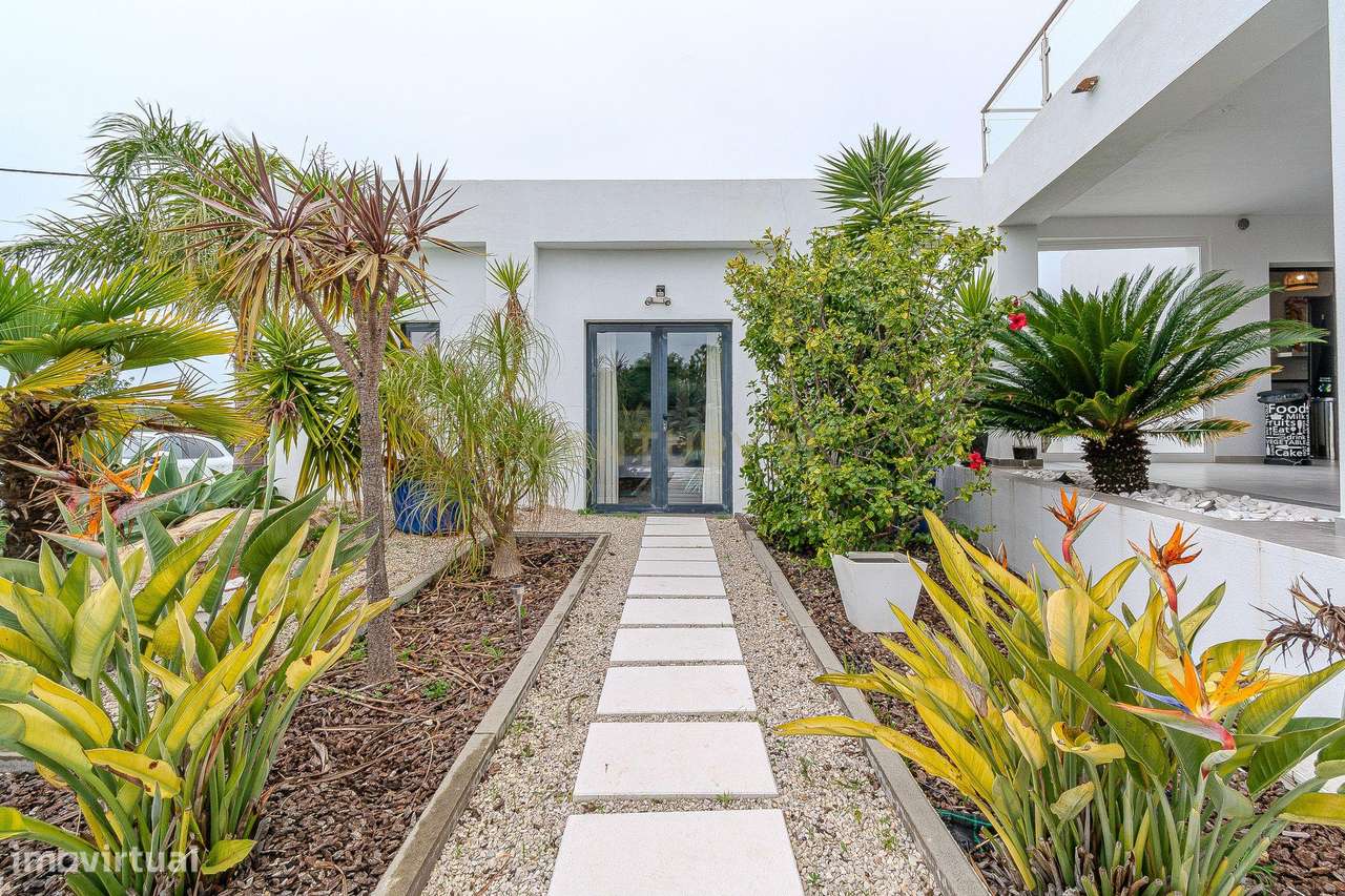 Moradia Renovada com Piscina em Quelfes, Olhão-25