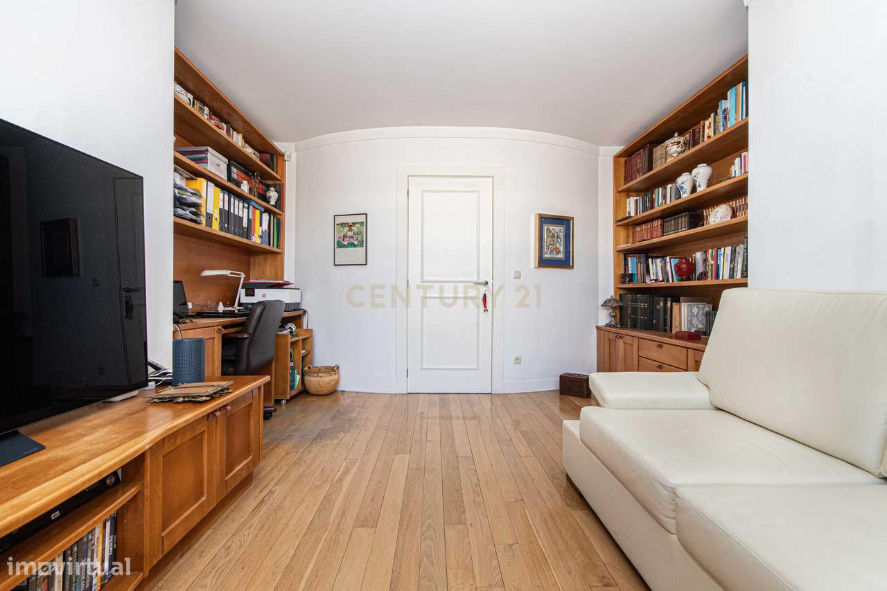 Apartamento T6 Único com Varandas Envolventes | Parque das Nações-9