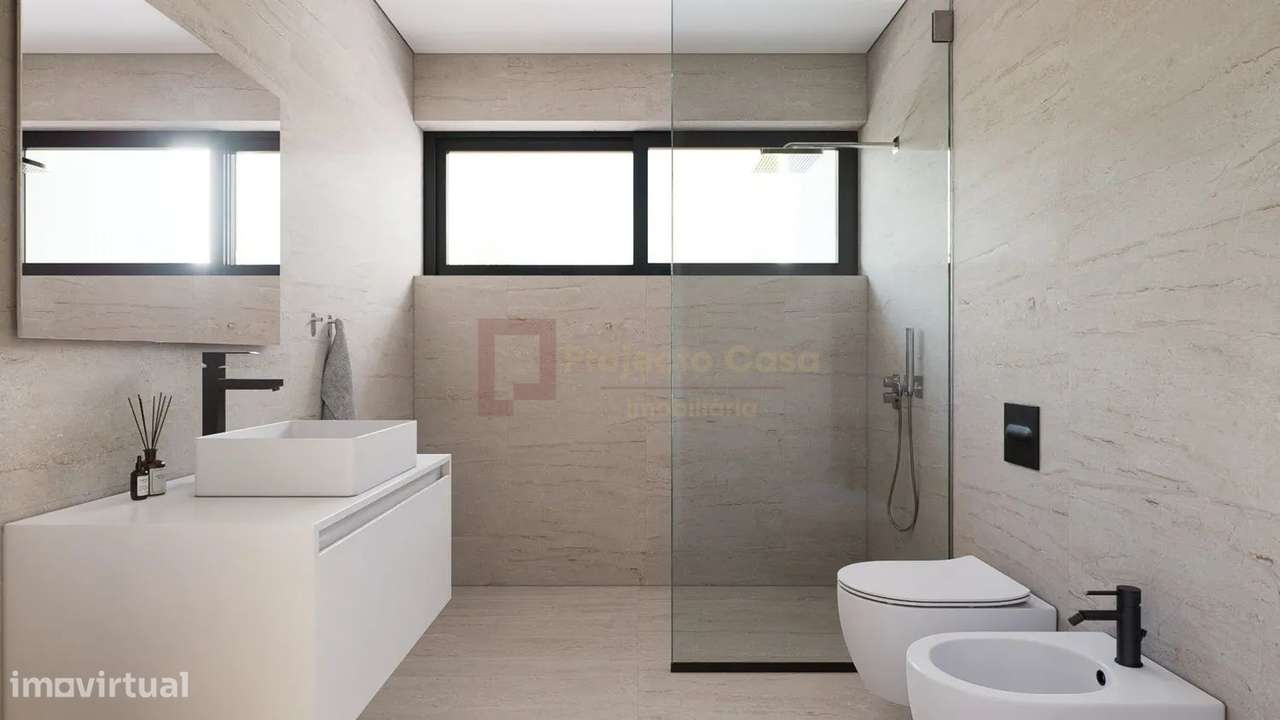 Moradia em Condomínio Privado com Piscina-9