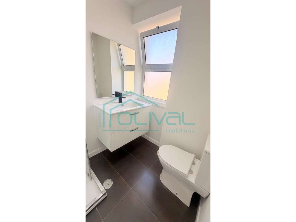 Centro de ALverca T2+1 +Terraço Remodelado-13