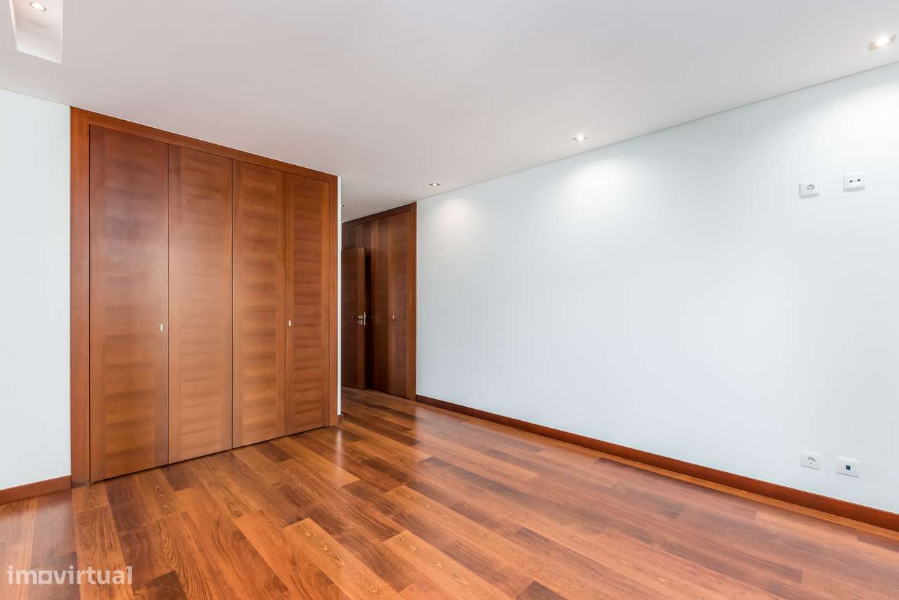 T2 | Condomínio Qta. Comendadeiras | Piscina | Varandas | Parqueamento-20