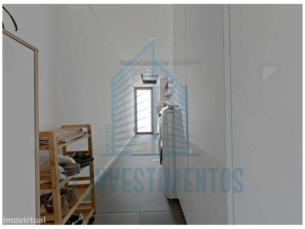 Moradia semi-nova T5+1 em Santa Joana - Aveiro-11