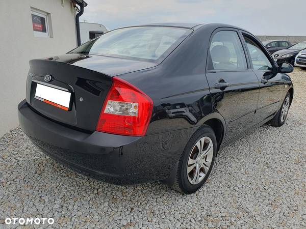 Kia Cerato 1.6 Comfort + - 2