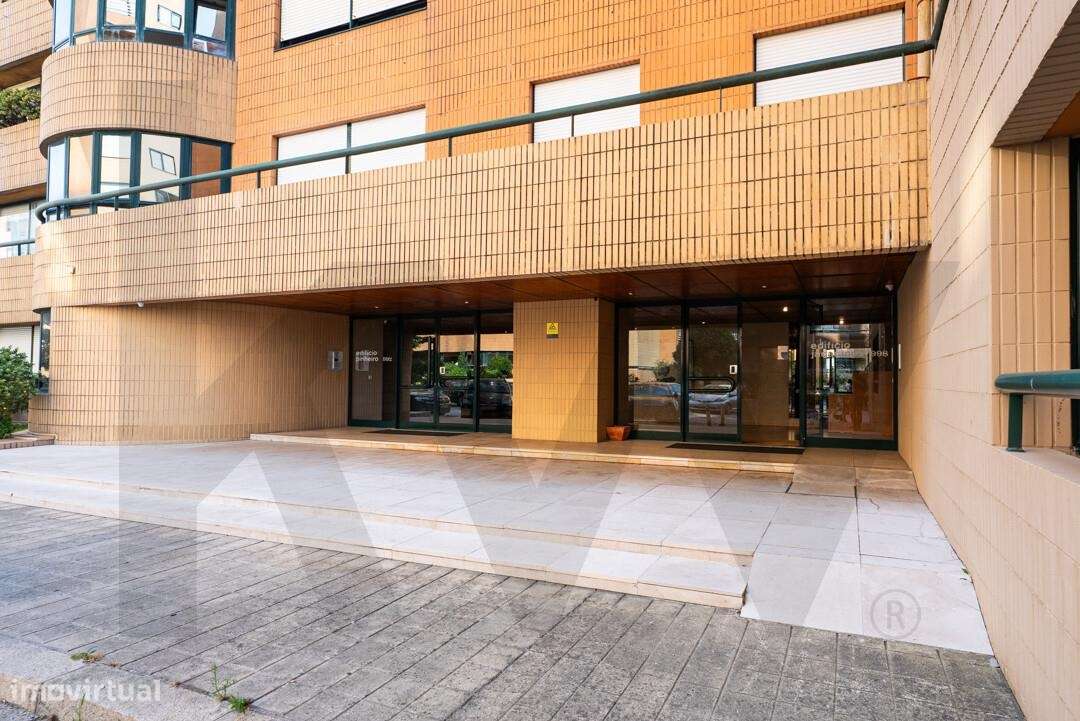 T2 Remodelado com 97 m2 e Garagem | Jardins da Arrábida-26