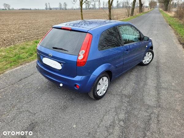 Ford Fiesta 1.3 Ambiente - 25