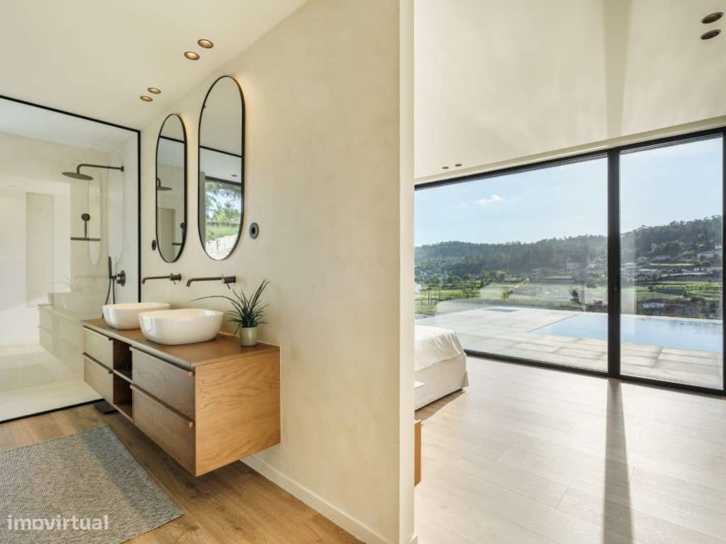 Moradia Térrea com Piscina Infinita e Vista Panorâmica sobre o Vale-50