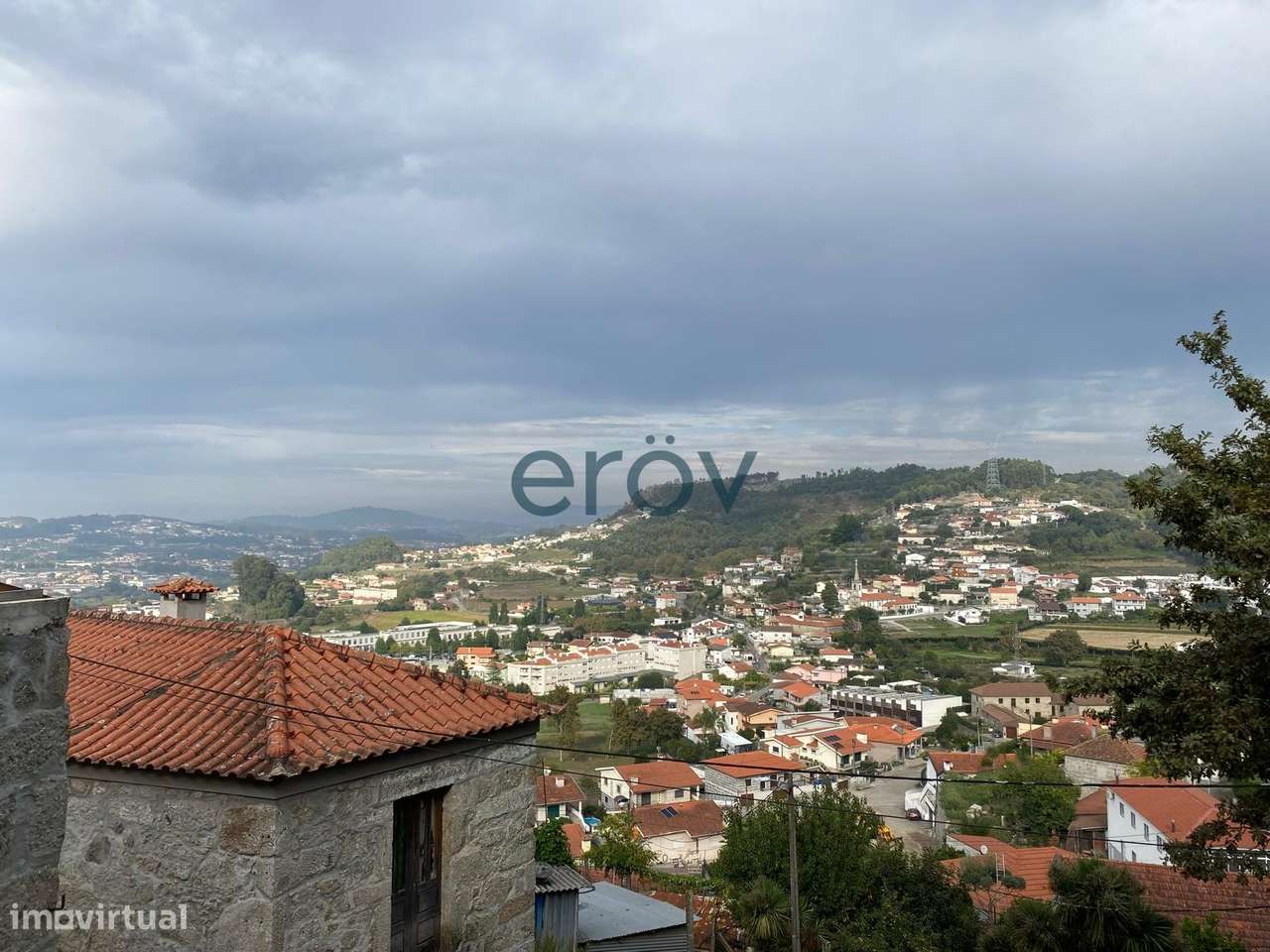 Moradia para Reabilitação com Terreno e Vista Panorâmica-24