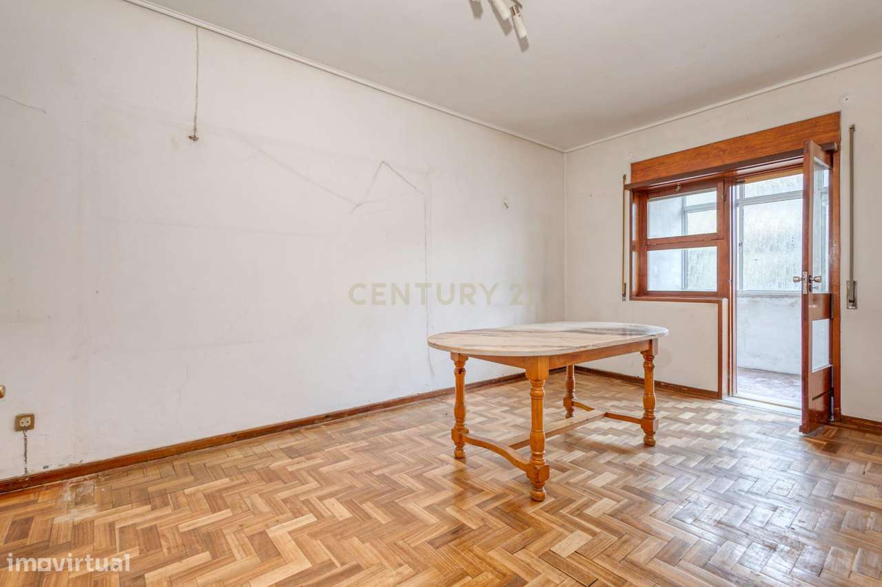 ✨ T1+1 com Pátio no Porto – Excelente Oportunidade de Valorização! ✨-6