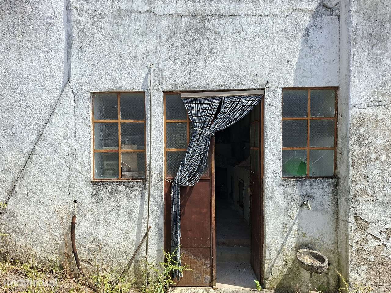 Propriedade Única com 2 Casas para Recuperação e Terreno de 2,6 Hectar-13