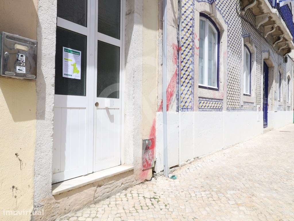 Apartamento T2 renovado totalmente com muita luz natural nos Anjos ...-15