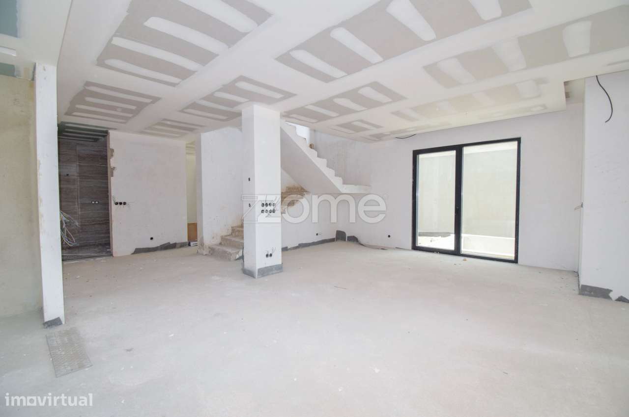 Moradia nova T4 luxo em condomínio privado no Barro em Loures-7