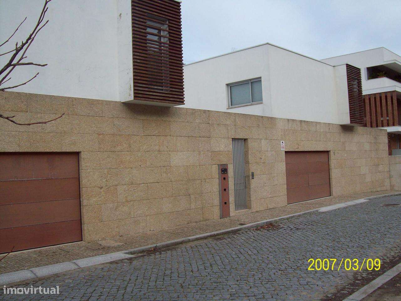 Lote de terreno na Costa.-28