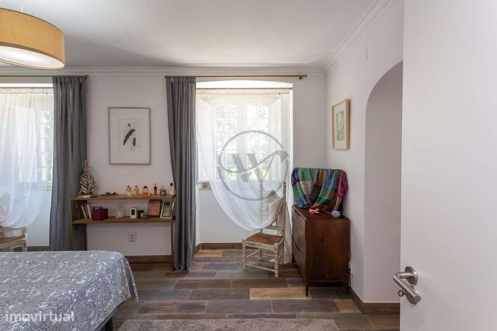 Moradia T5 com jardim e piscina no coração histórico de Azeitão-29