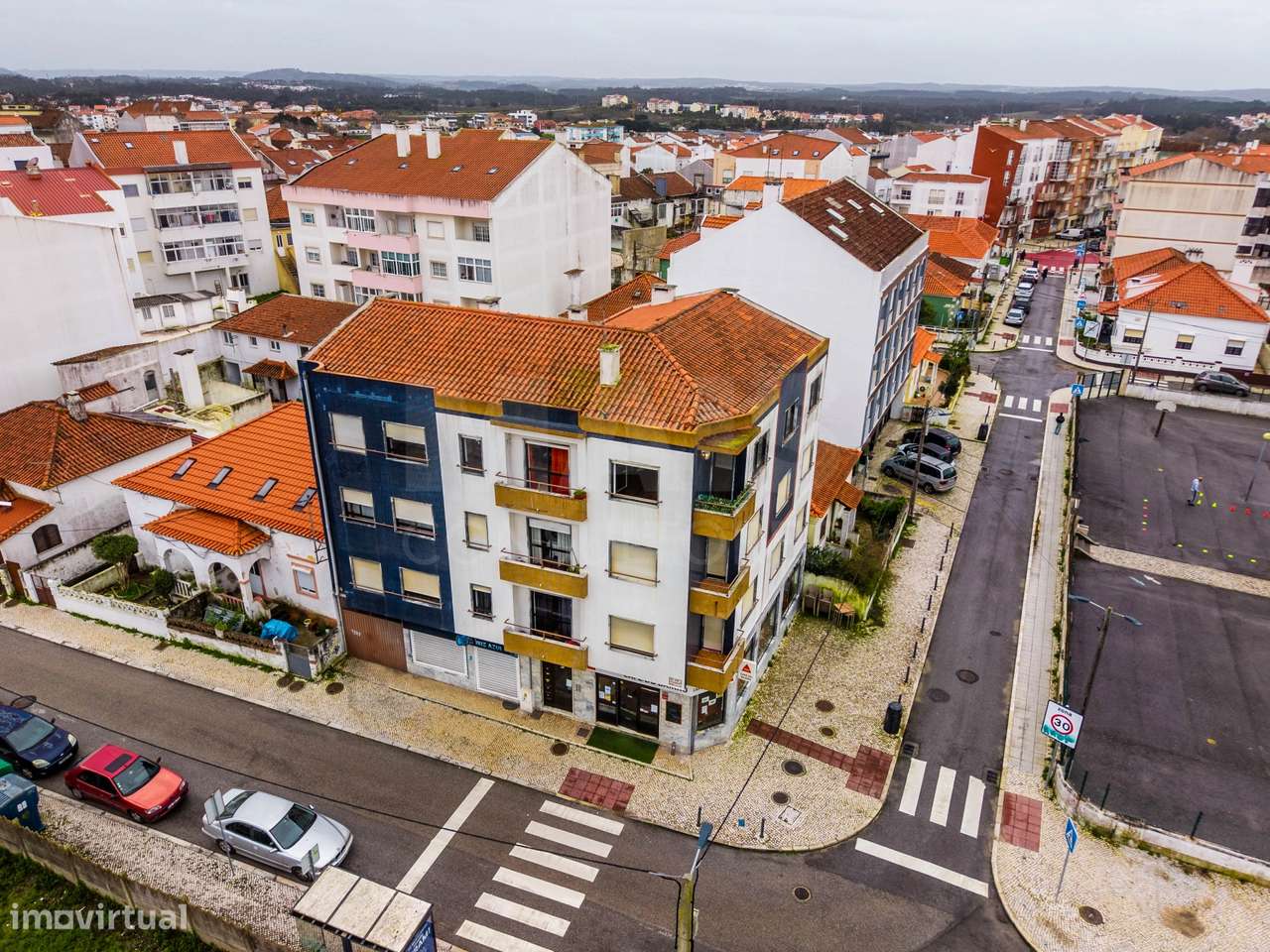 Apartamento T2 com Parqueamento em localização central – Caldas da ... - Grande imagem: 2/28