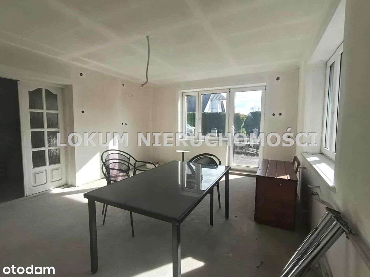 Dom z garażem dwustanowiskowym, 2,5km od runku.-4