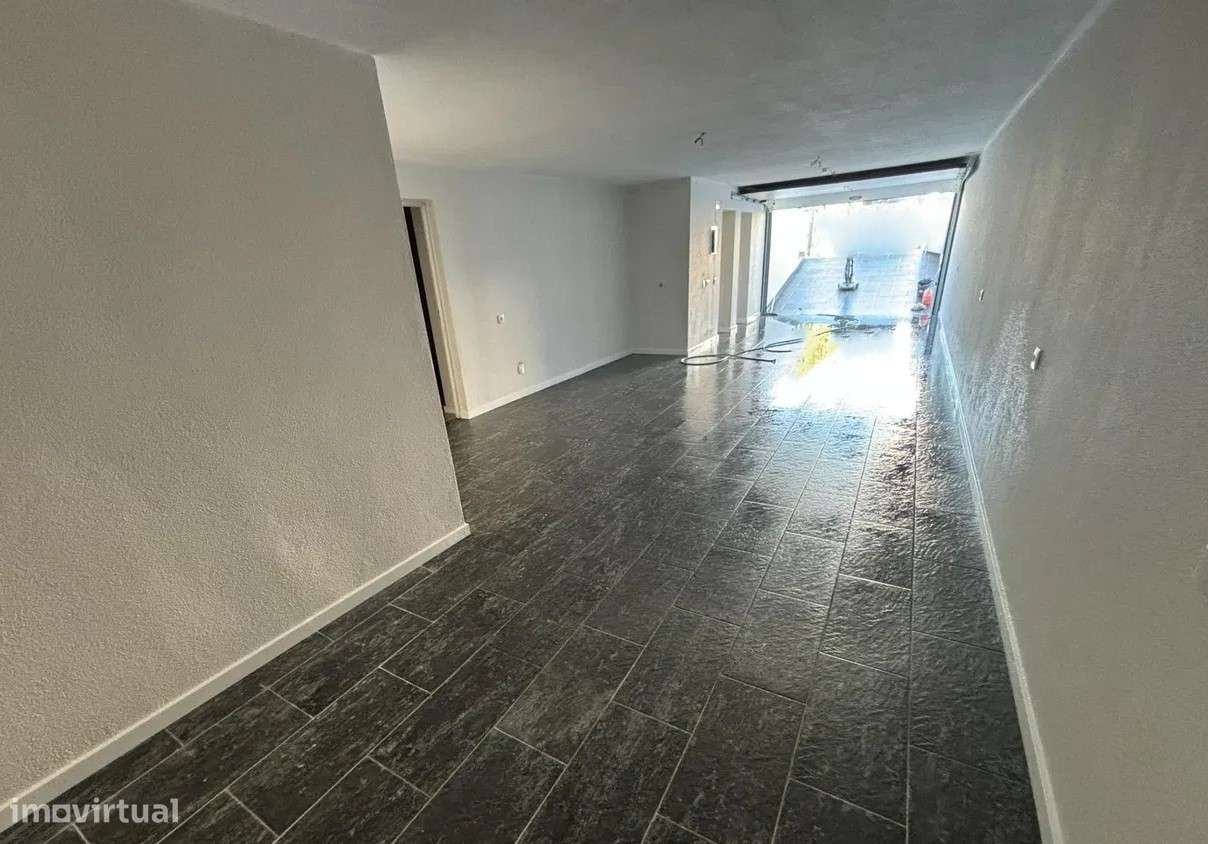 Moradia T4 com piscina e garagem - A Estrear-11
