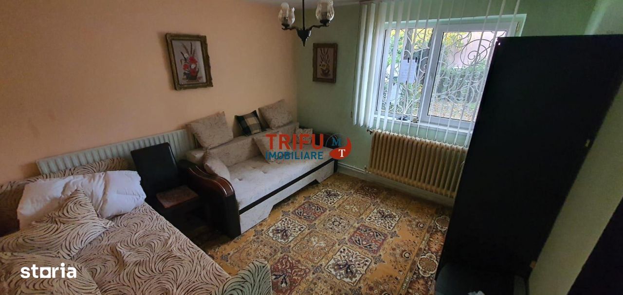 Apartament Cetate 2 camere zona foarte buna decomandat