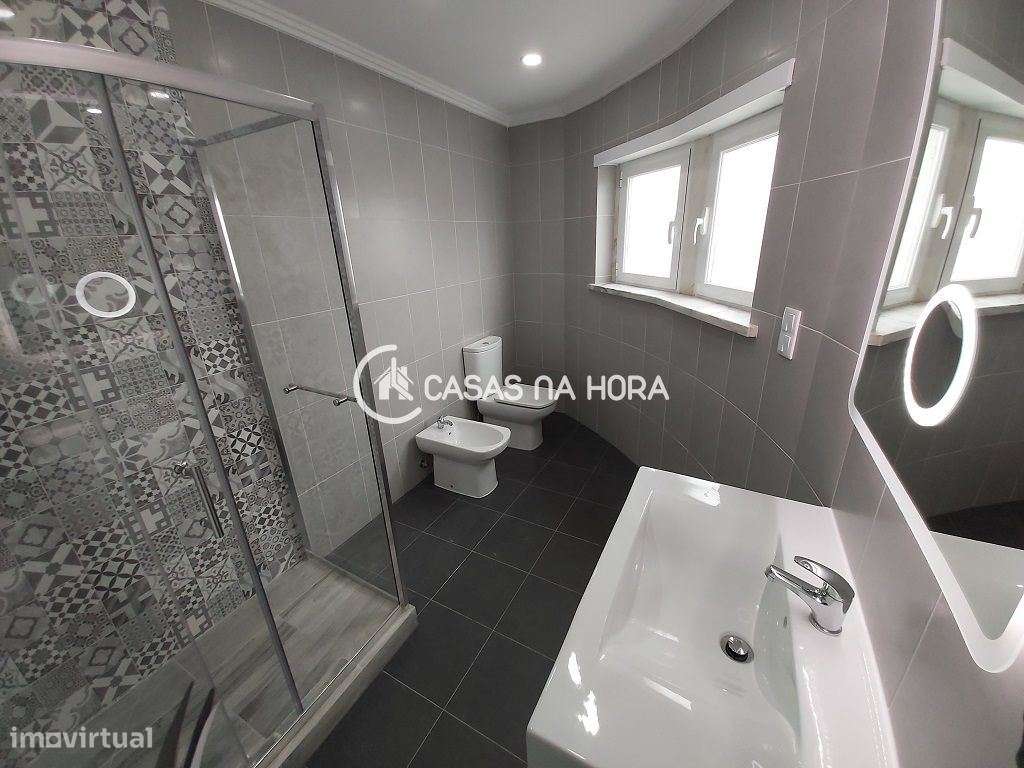 EXCELENTE MORADIA V3 + 1  3 Pisos  REMODELADA  Próximo ao Centro da...-21